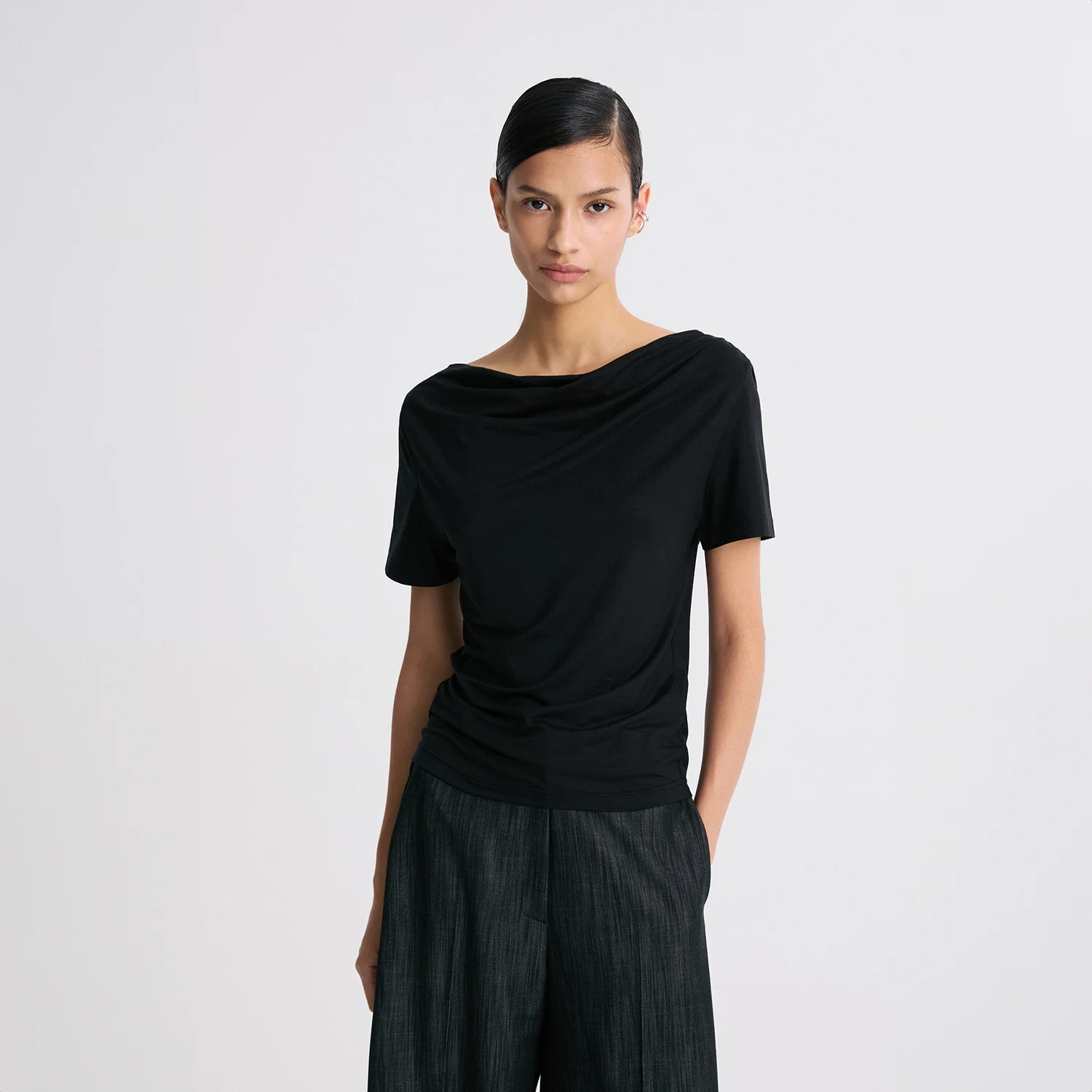 DRAPED HALF-SLEEVE TOP BLACK