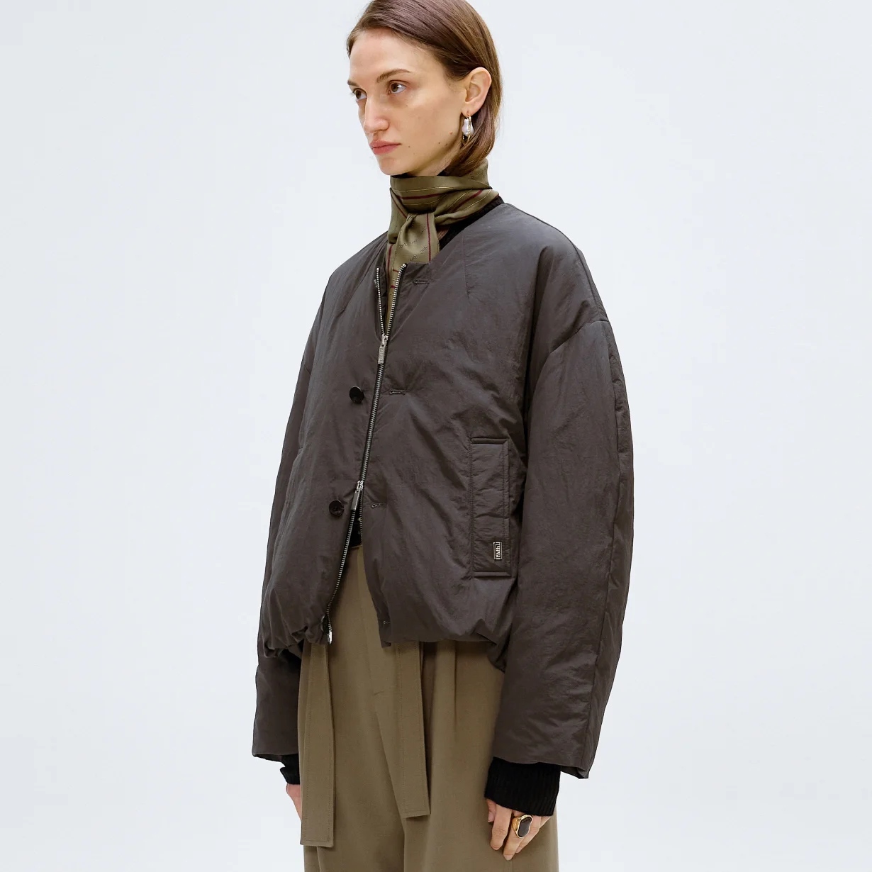 LIGHTWEIGHT COLLARLESS DOWN JACKET_CHARCOAL GRAY