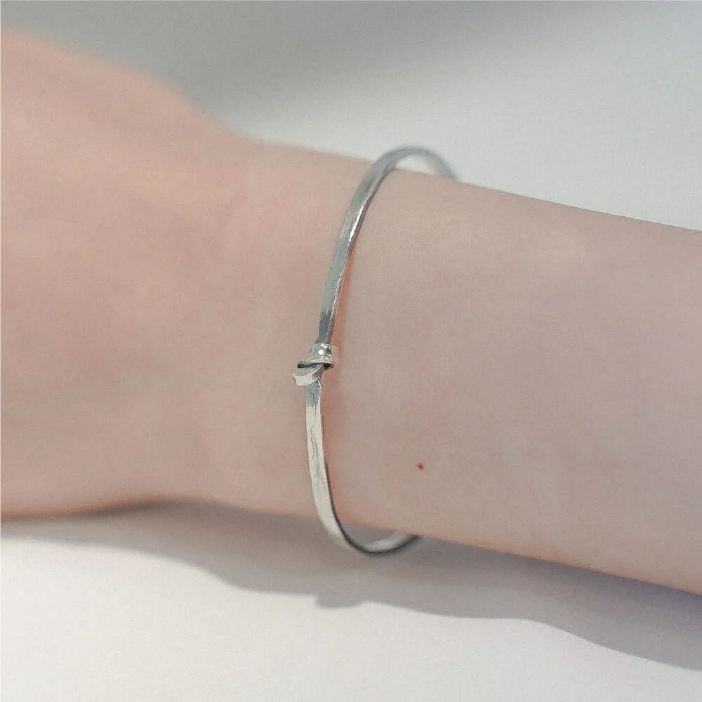 HR 05B_Silver Knotted Bangle Bracelet