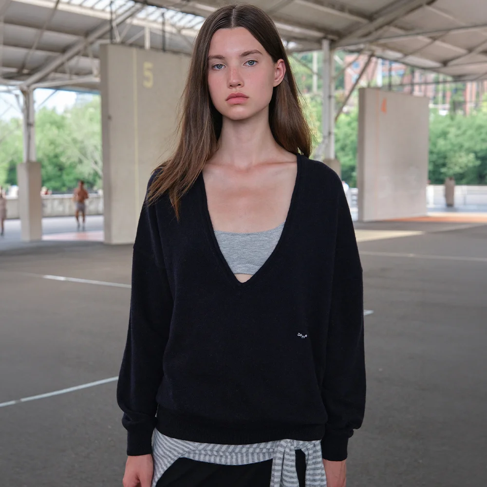 Roy Deep V-Neck Knit - Navy