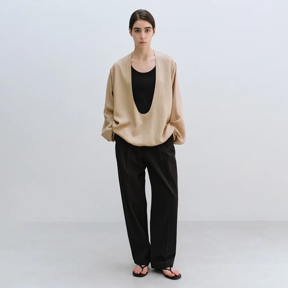 Vernon Tuck Pants in Black