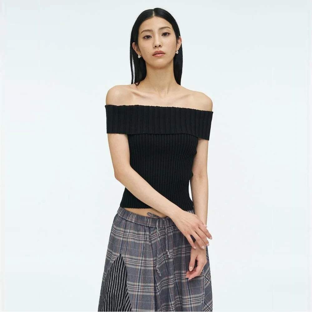 Off Shoulder Rib Top Black (AG6451A015)