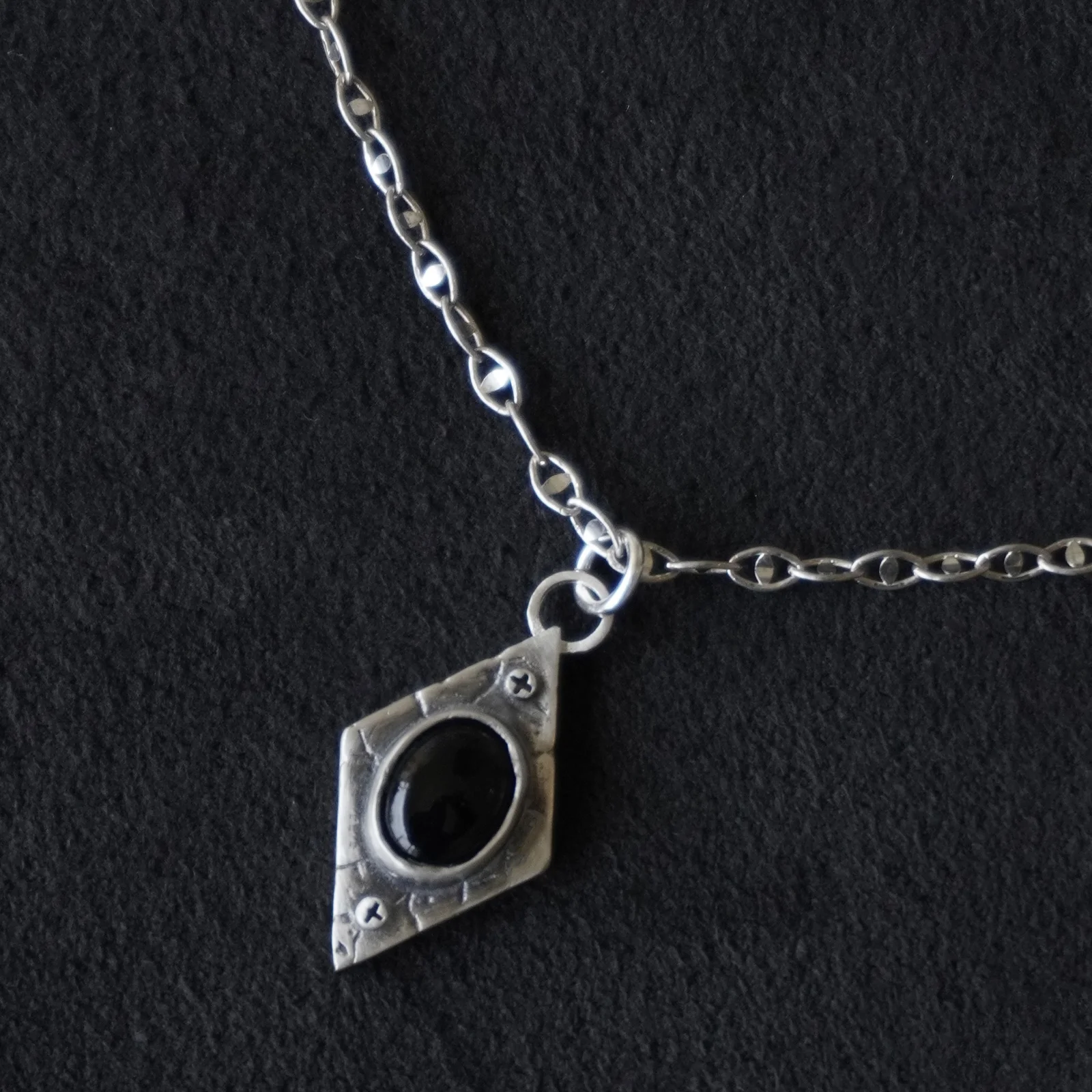 crack diamond onyx