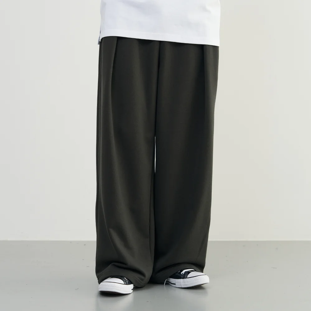Comfy reverse pleats sweat pants