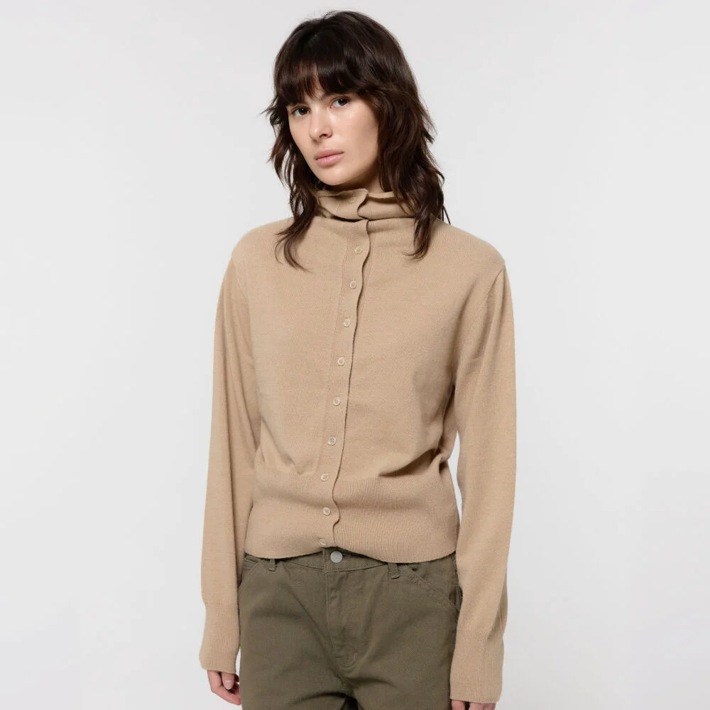 MERINO WOOL HIGH-NECK CARDIGAN / BEIGE