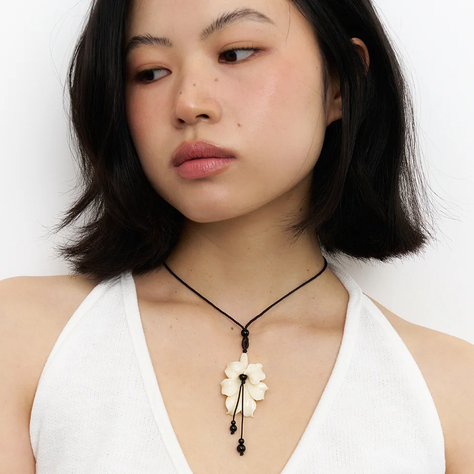 flower gemstone string necklace - ivory