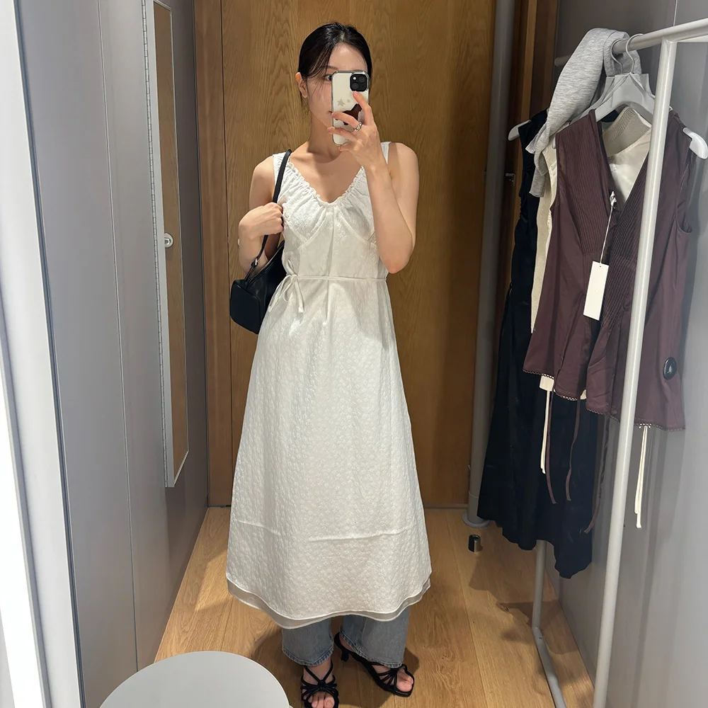 Embo flower pattern shirring ribbon dress - white