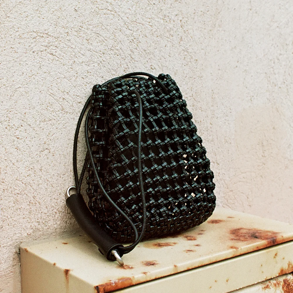 GRID MINI SLING BAG (SOFT BLACK)