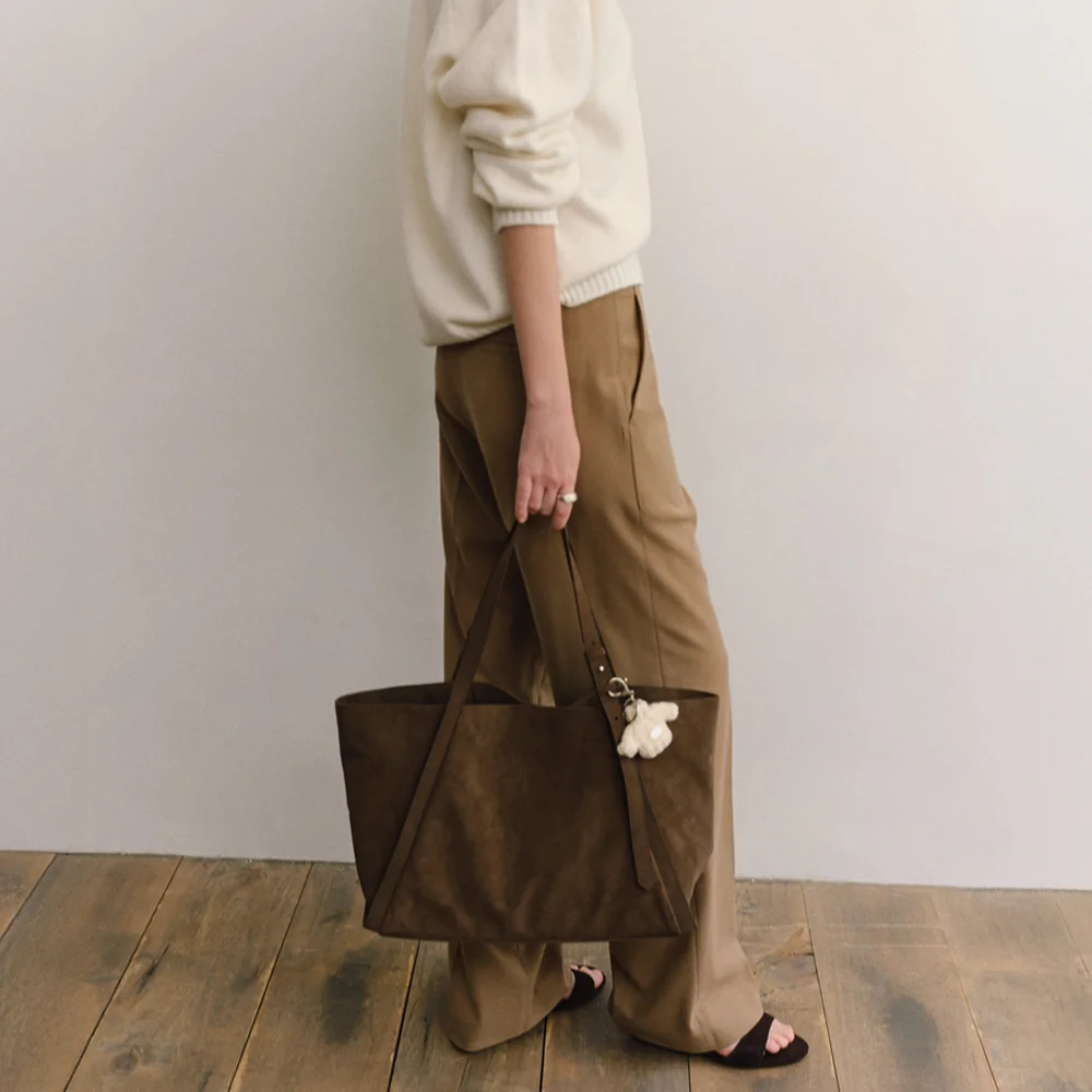 SUEDE BUCKLE SHOULDER BAG_CHESTNUT BROWNN