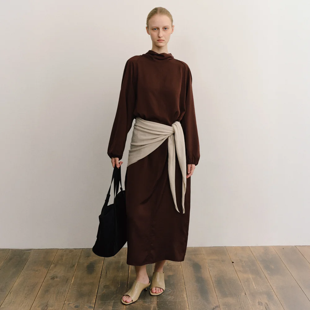 HIGH NECK TIE LONG OPS_BURGUNDY BROWN