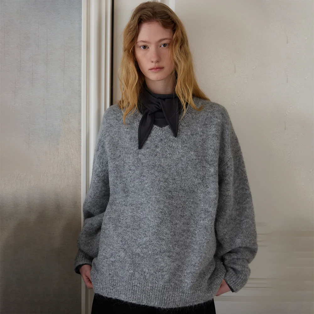 Woolly V-neck Sweater (Gray)