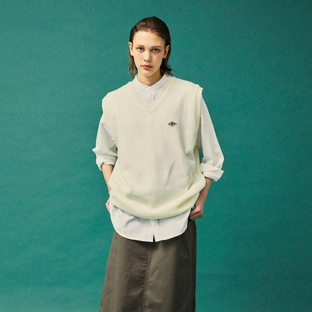 1754 CROWN V NECK VEST SWEATER 奶油
