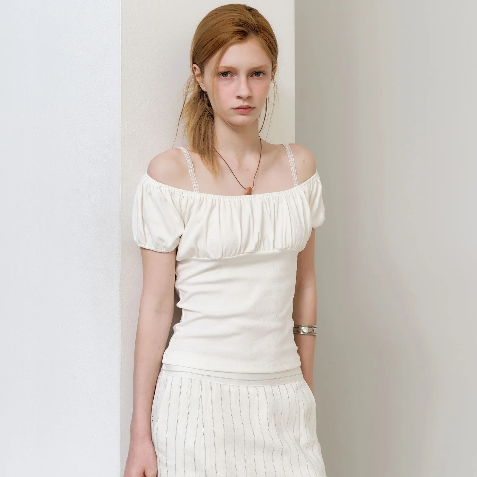 OFF SHOULDER RUFFLE TOP_IVORY