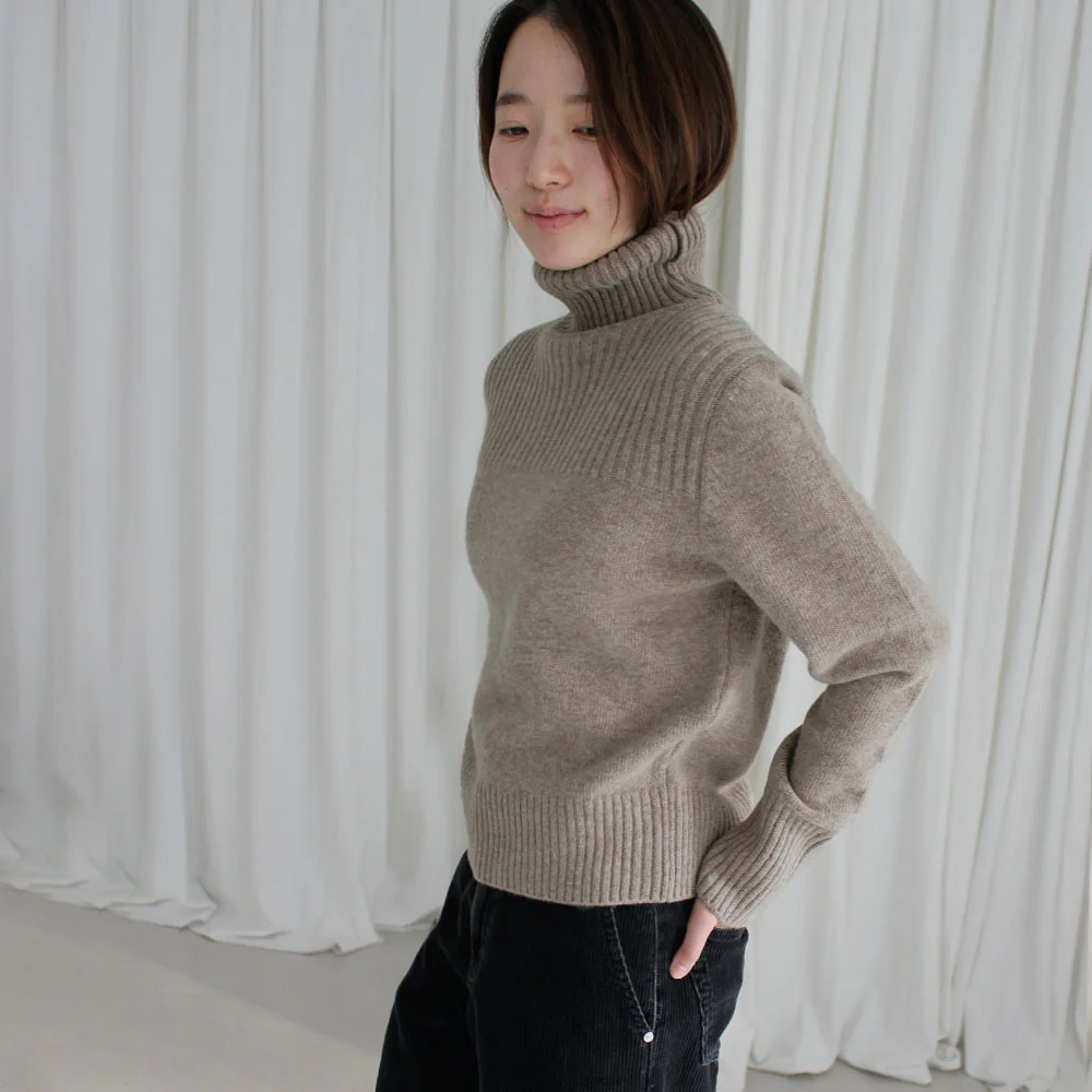 Block turtle neck knit (beige)