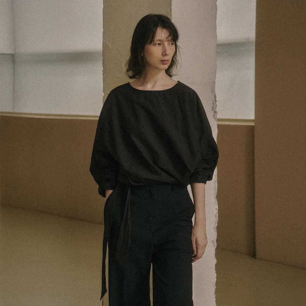 WISLA WRAP BLOUSE_CHARCOAL