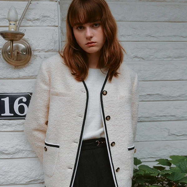 V NECK GOLD BUTTON JACKET IVORY