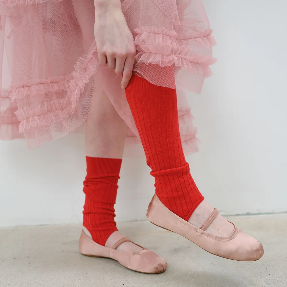 EMBROIDERY STIRRUP LEG WARMER - RED