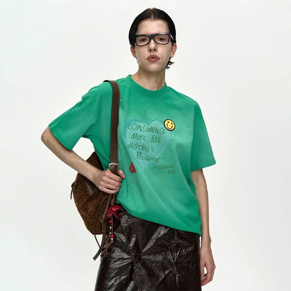 (ESSENTIAL) UNISEX SPRAY WASHED HEART MESSAGE T-SHIRT atb1432u(GREEN)