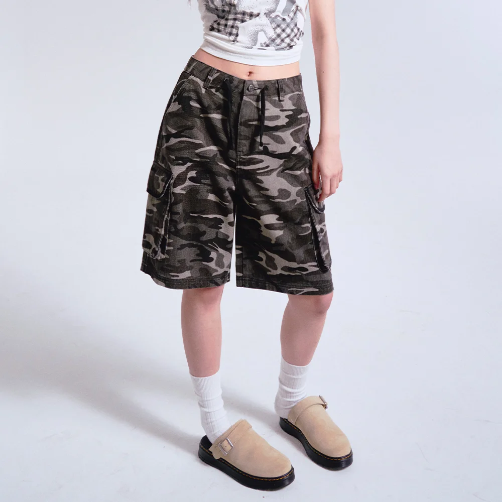 CAMO CARGO BERMUDA PANTS BLACK