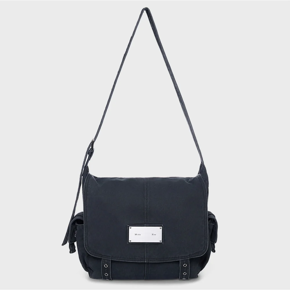 VINTAGE WASHED COTTON MESSENGER BAG IN NAVY