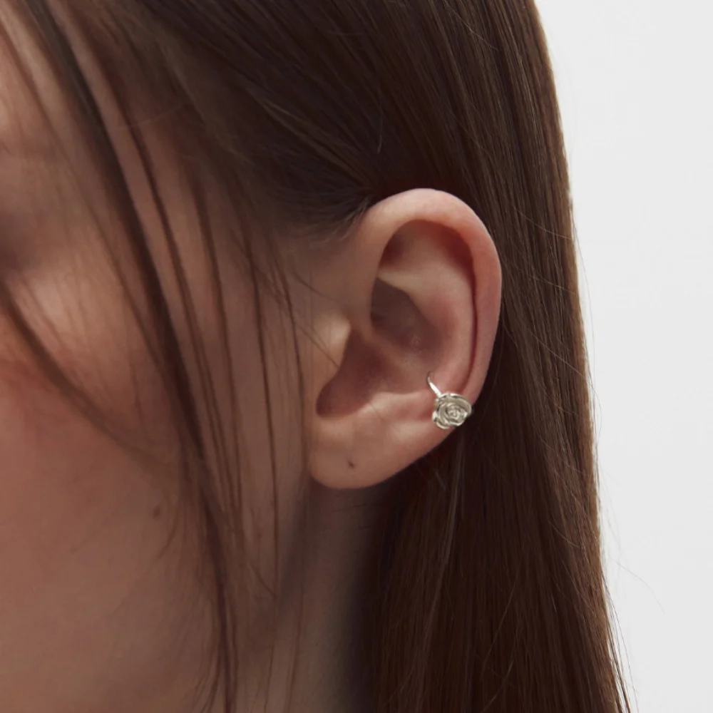 Petit rose earcuff (2 colors)