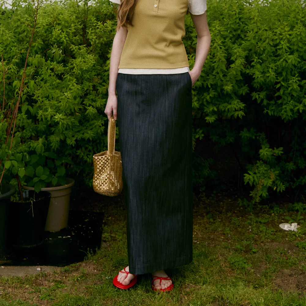 BACK SLIT MAXI SKIRT (indigo denim)
