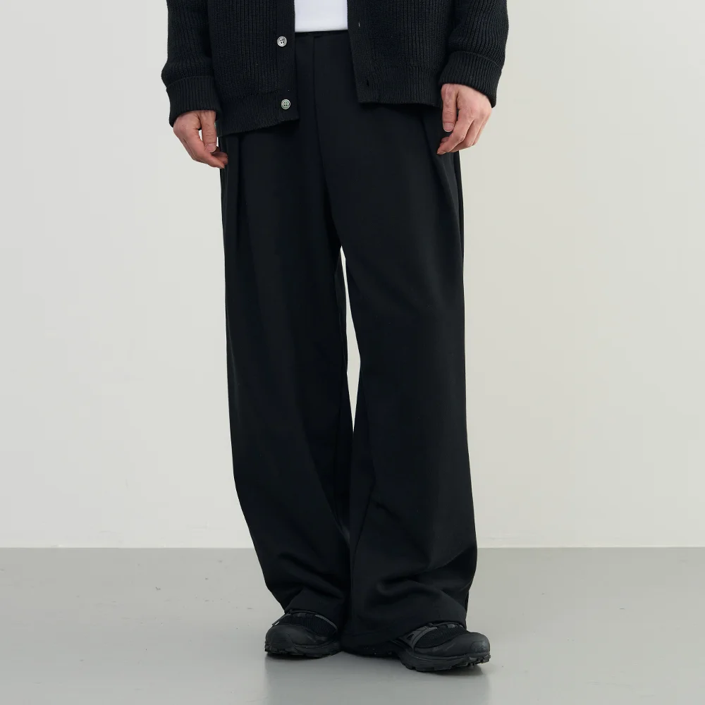 Comfy reverse pleats sweat pants