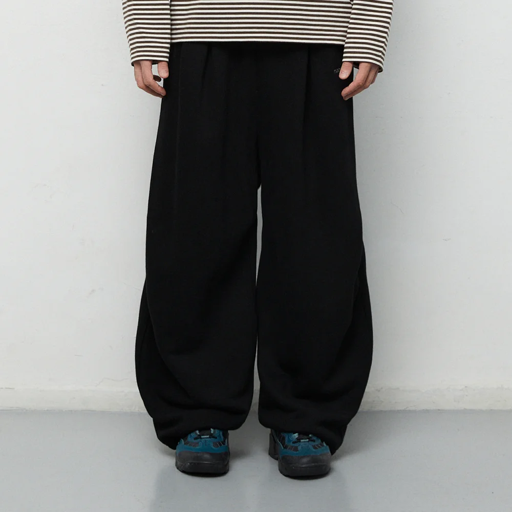 TWO-TUCK WIDE SWEAT PANTS