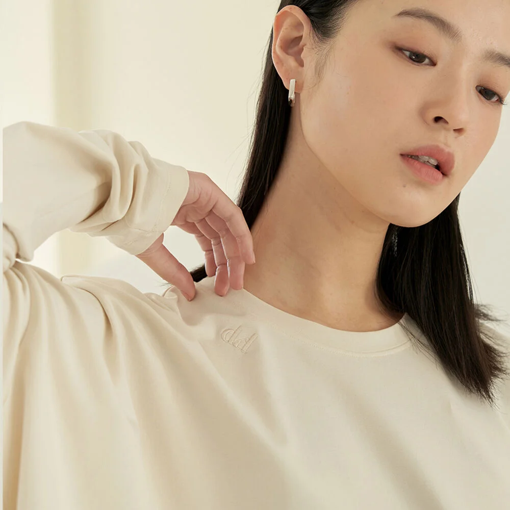 over-fit point embroidery tee_Cream