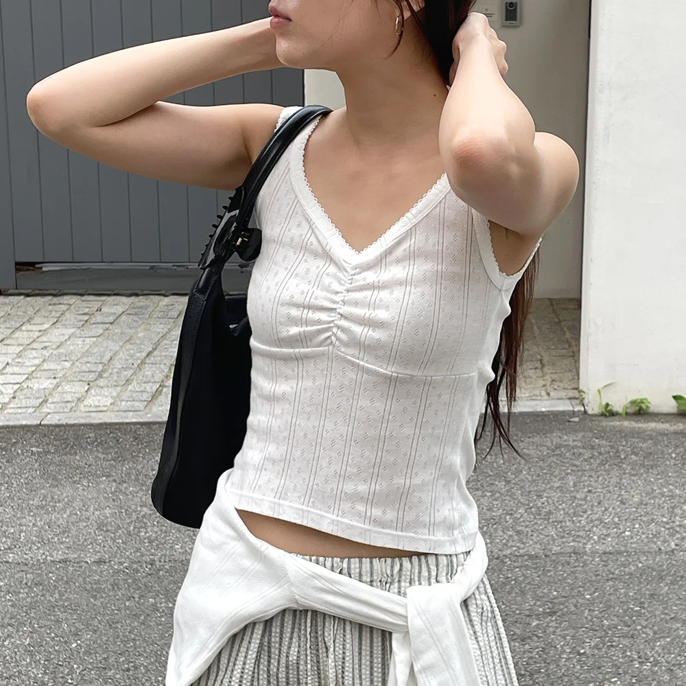 Eyelet sleeveless t-shirt (ivory)