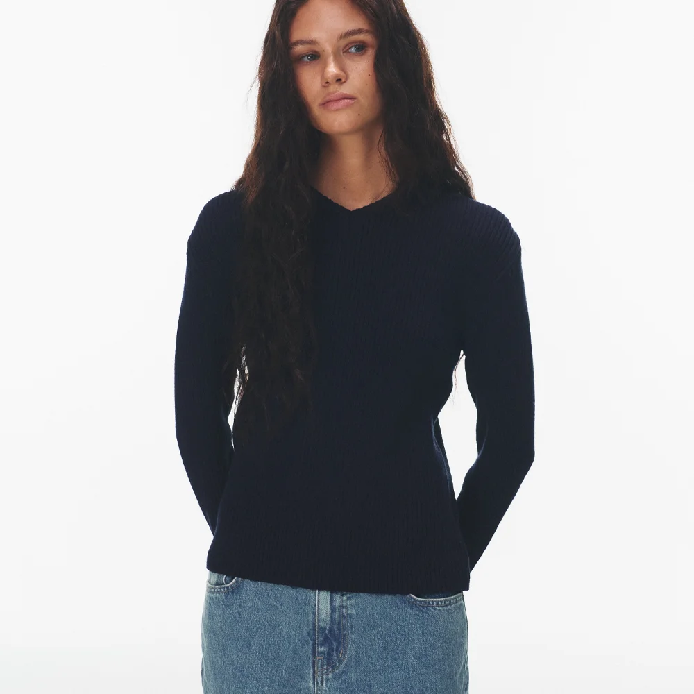 Dove v-neck knit (navy)