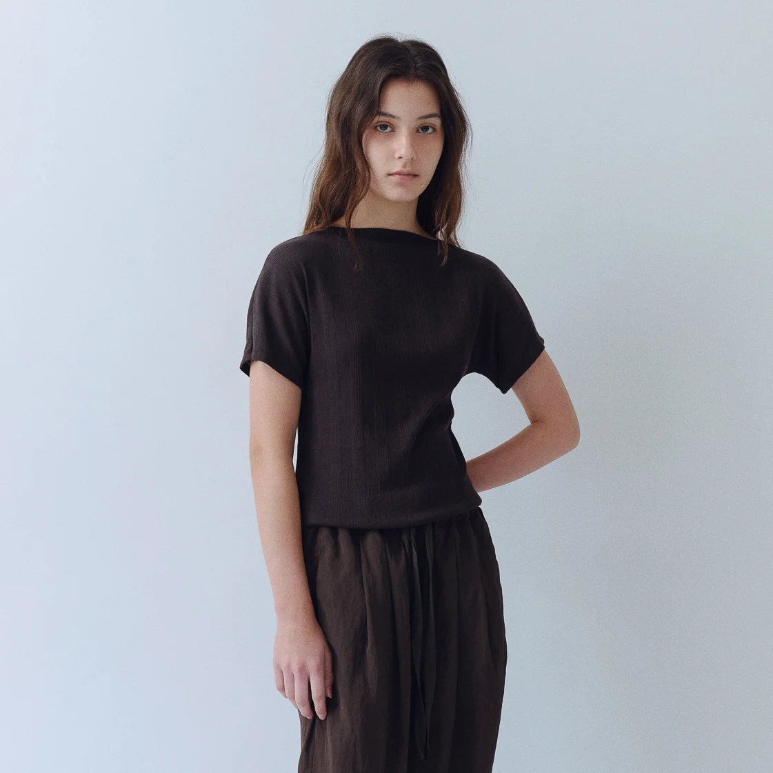 Ribbed Half Neck Slim Tee(Brown)