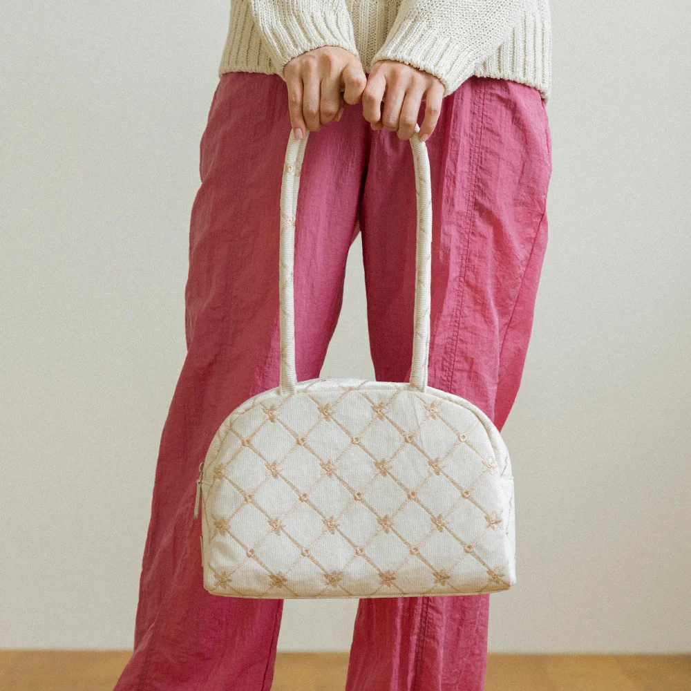 plummy bag _ Andrea white