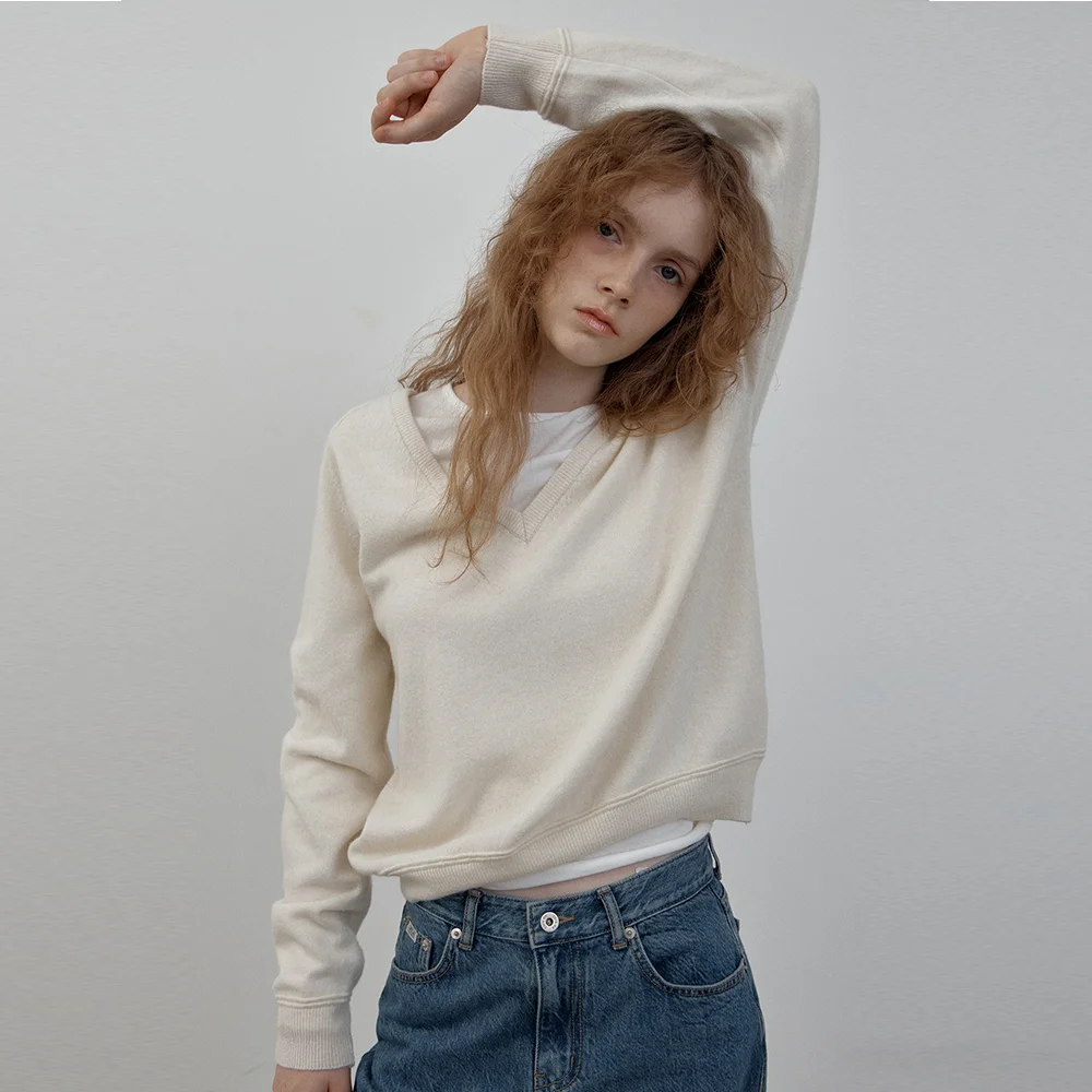 Roa cashmere deep v-neck knit (ivory)