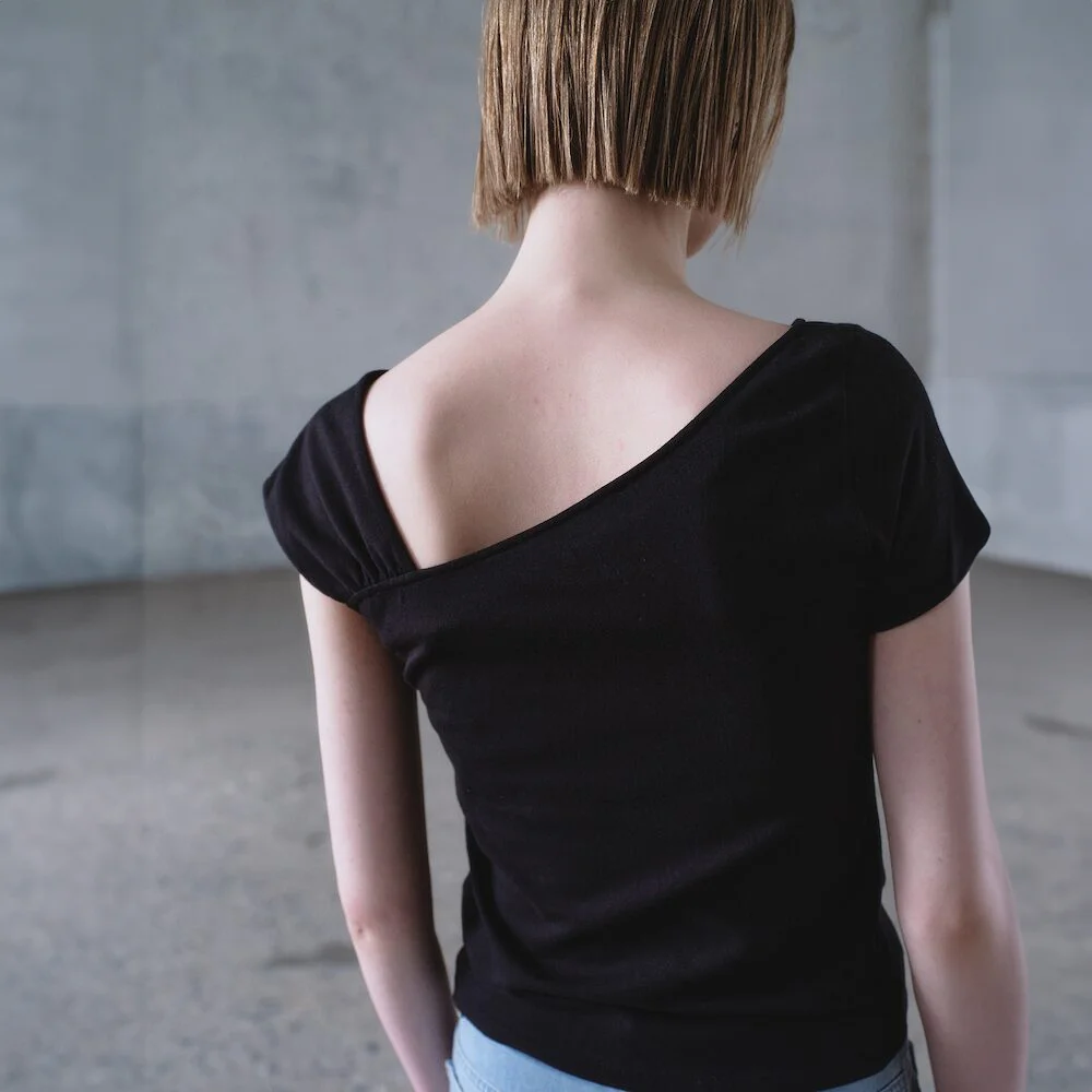 Unbalance Sleeve Top Black (KE6340M075)