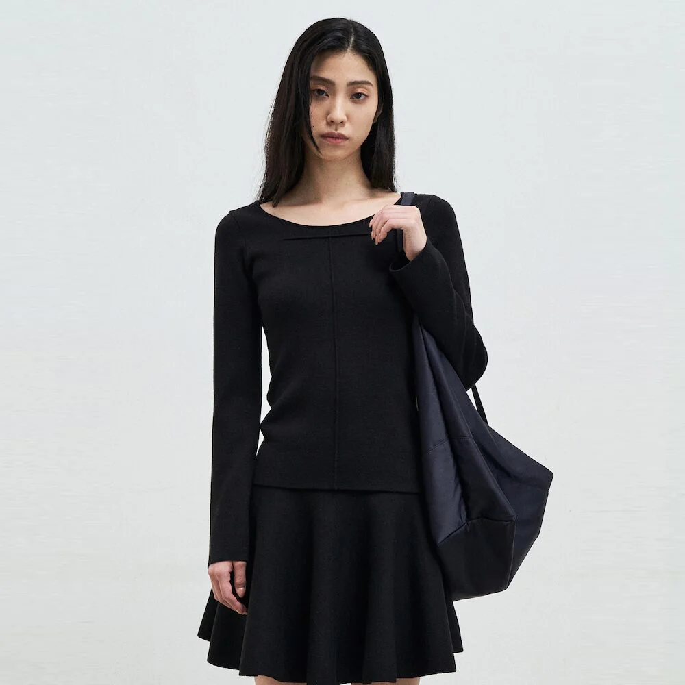 Scooped Neck Pullover Black (AG5151A015)