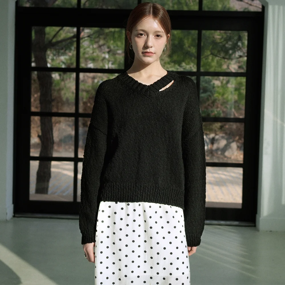 Cotton Slavic V-neck Cutting Knit (Black)