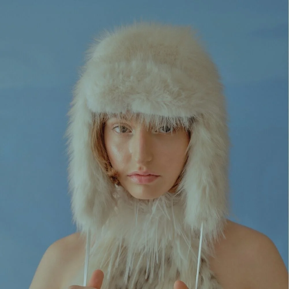 OMBRE EARFLAP HAT IN CREAM