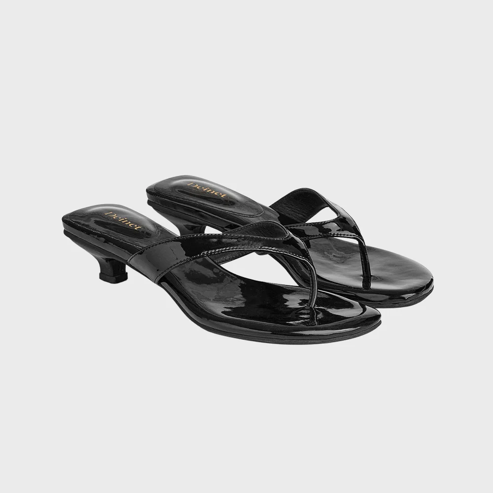 ENAMEL FLIP FLOP IN BLACK