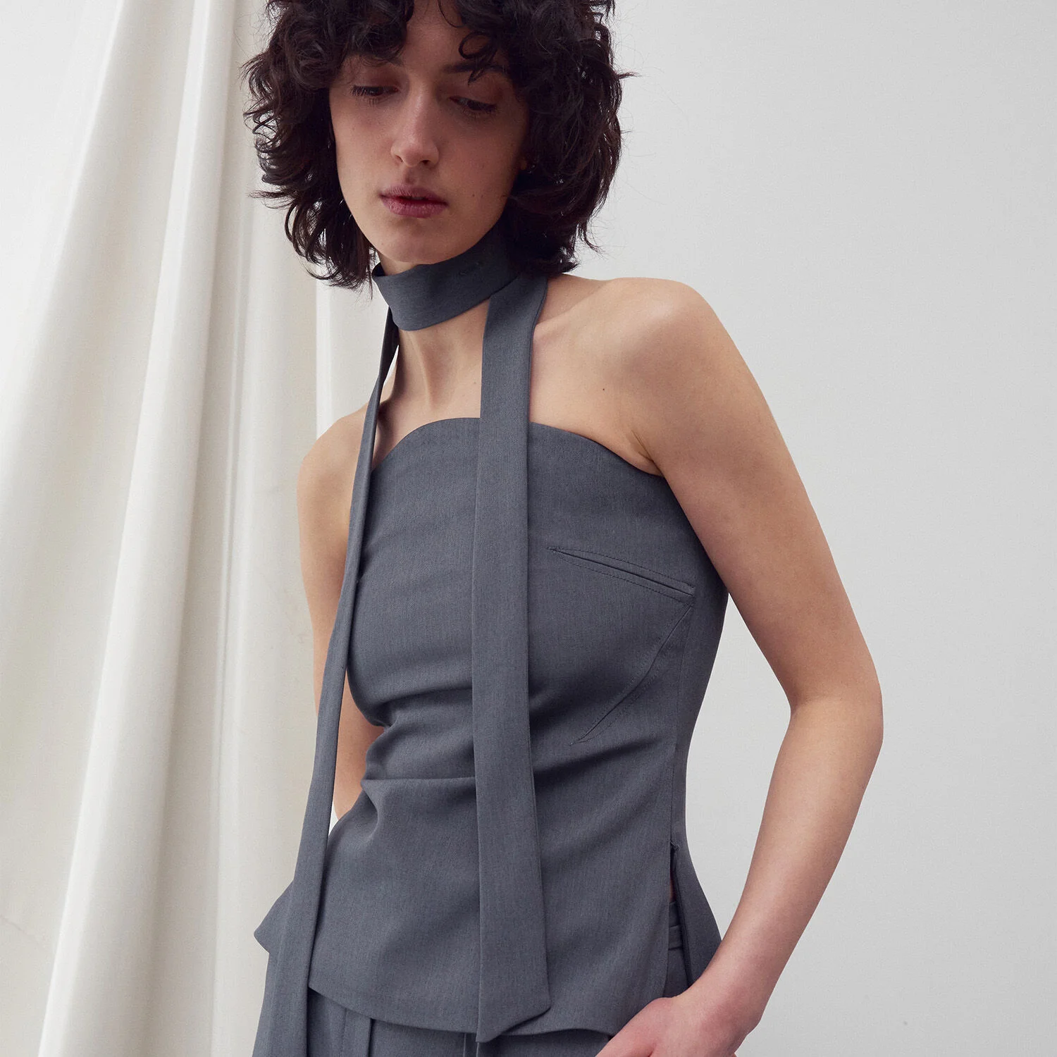 STRAPLESS TUBE TOP CHARCOAL