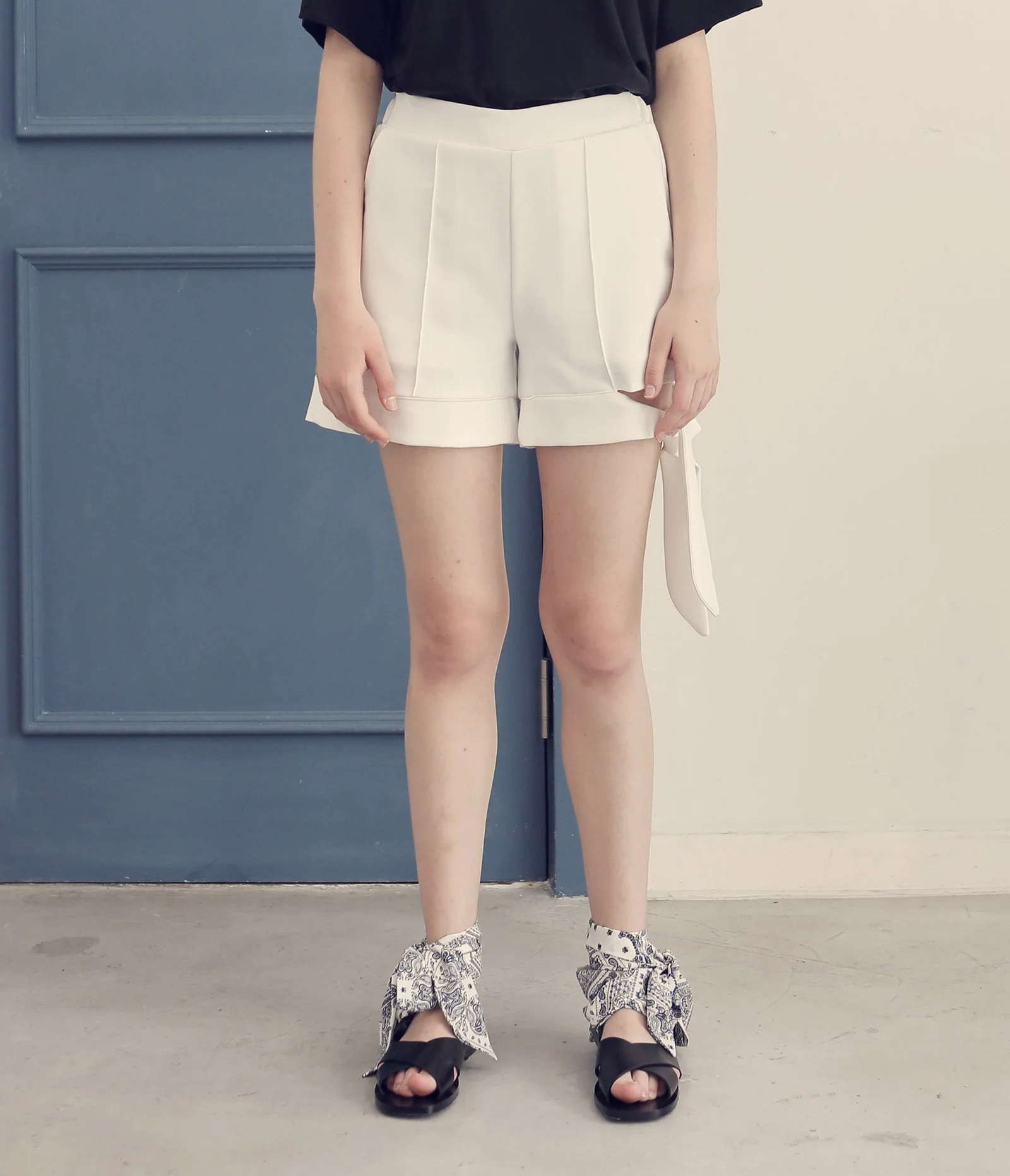 UNBALANCE TIED SHORTS_WHITE