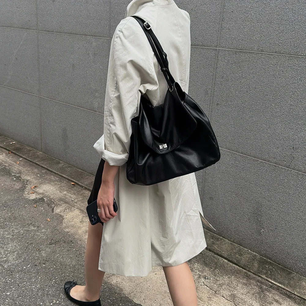 Flou Large Soft Flap Bag_Black
