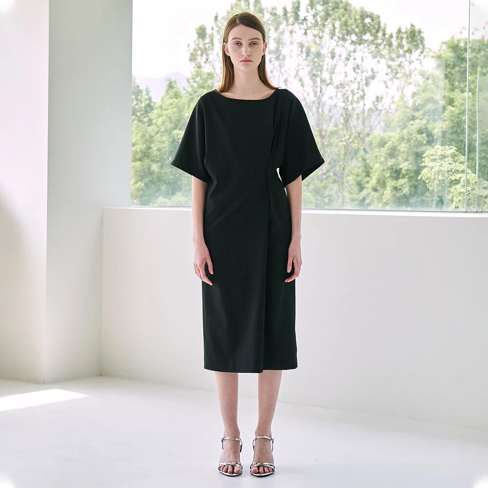 Side Tuck Dress -Black