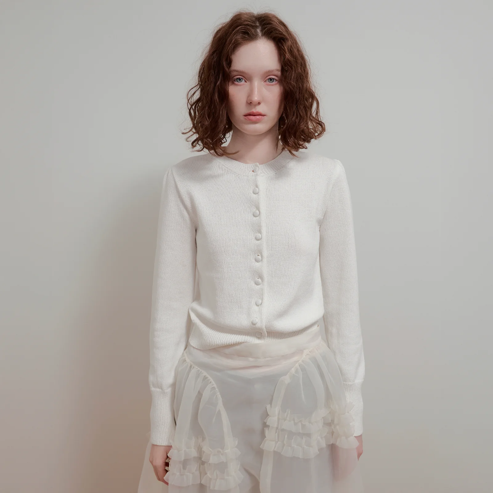 COVERED BUTTON PUFF CARDIGAN - WHITE