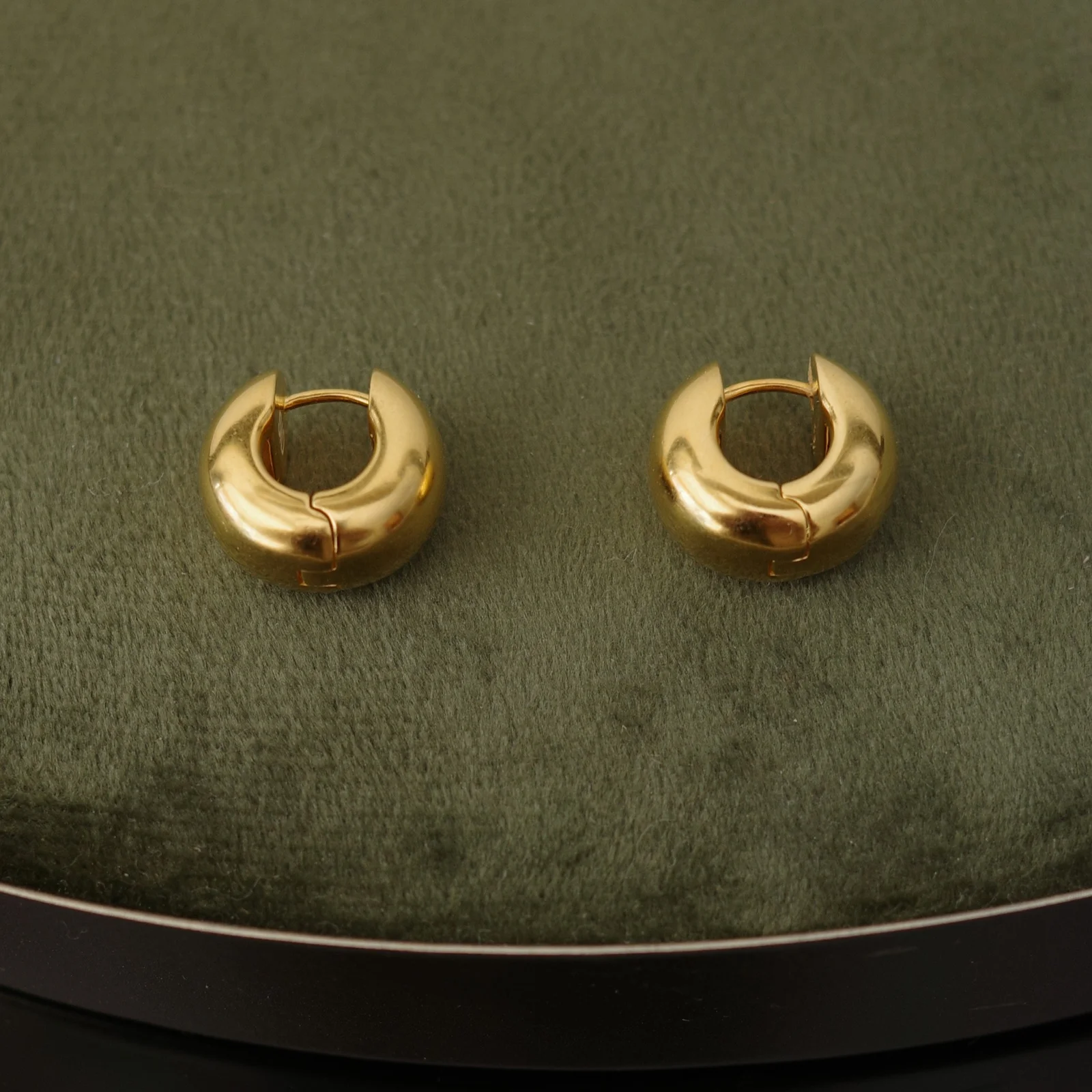 Matte Core Earrings (2 color)