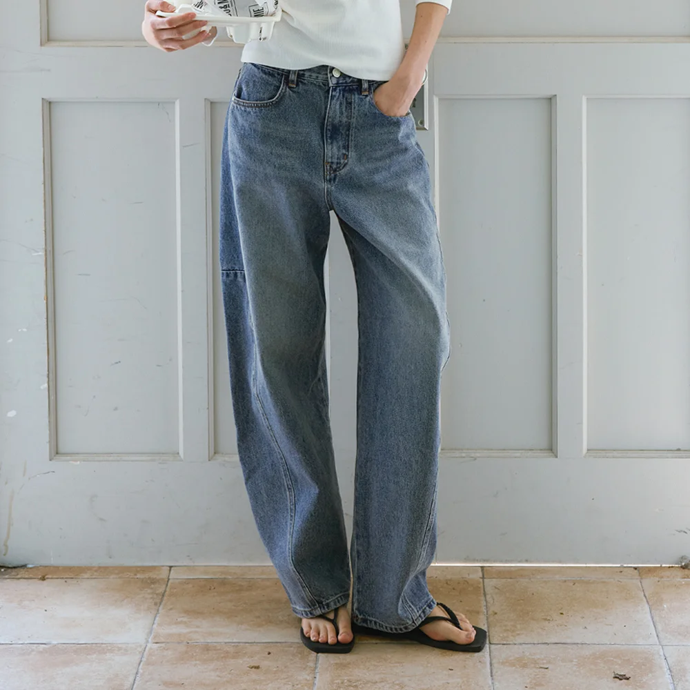 Round tomboy denim (middle blue)