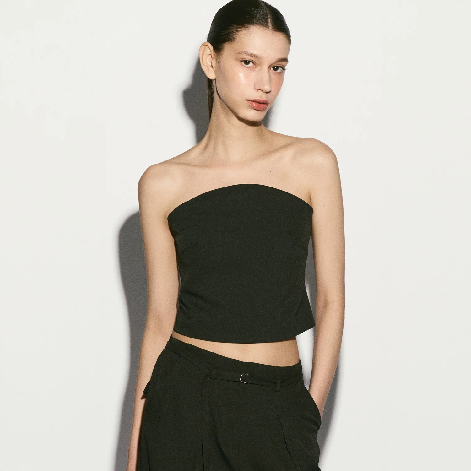 STRAPLESS CROPPED TUBE TOP BLACK