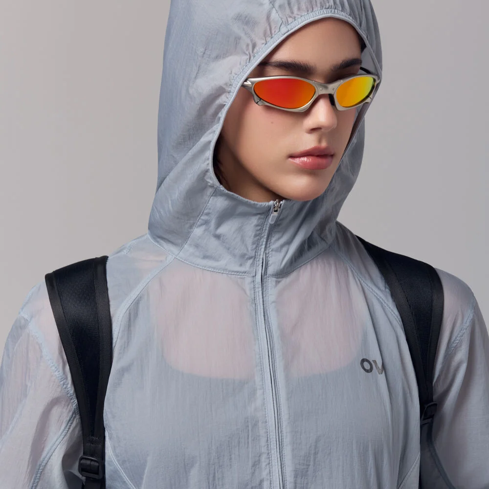 LIGHTWEIGHT PACKABLE WINDBREAKER (GRAY)