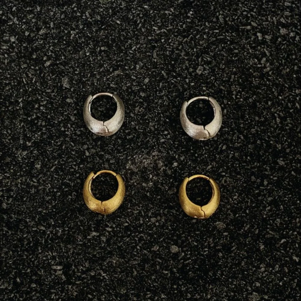 Mini sanding teardrop earrings (2 color) / 迷你 磨砂 Suji 水珠 一觸即開 耳環