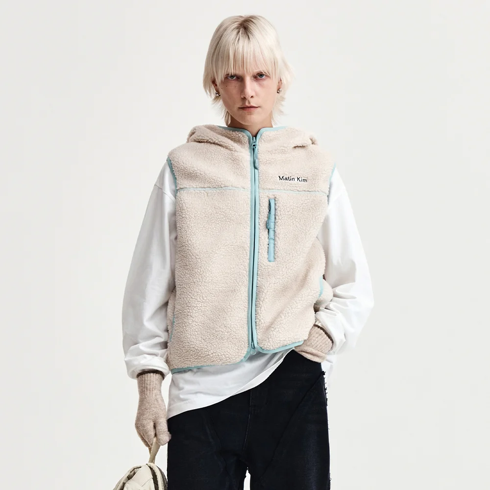 FLEECE HOODY VEST IN IVORY
